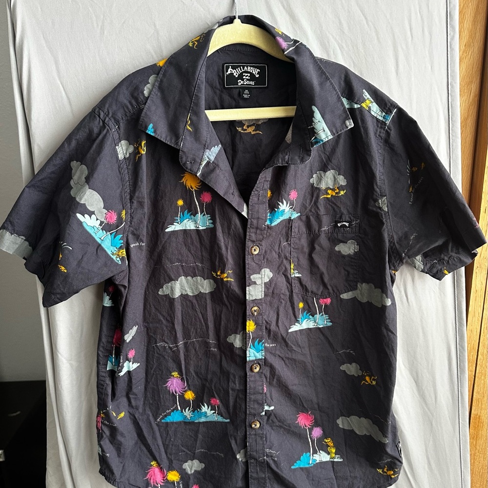 🎉 Dr. Seuss x Billabong Boys’ Button-Down Shirt – Size M 🎉